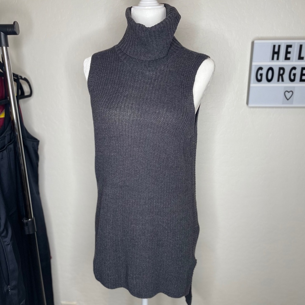 Women’s turtle neck sleeveless top
